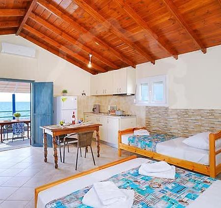 Avgoustos Beach House Скала-Каллірахіс Екстер'єр фото