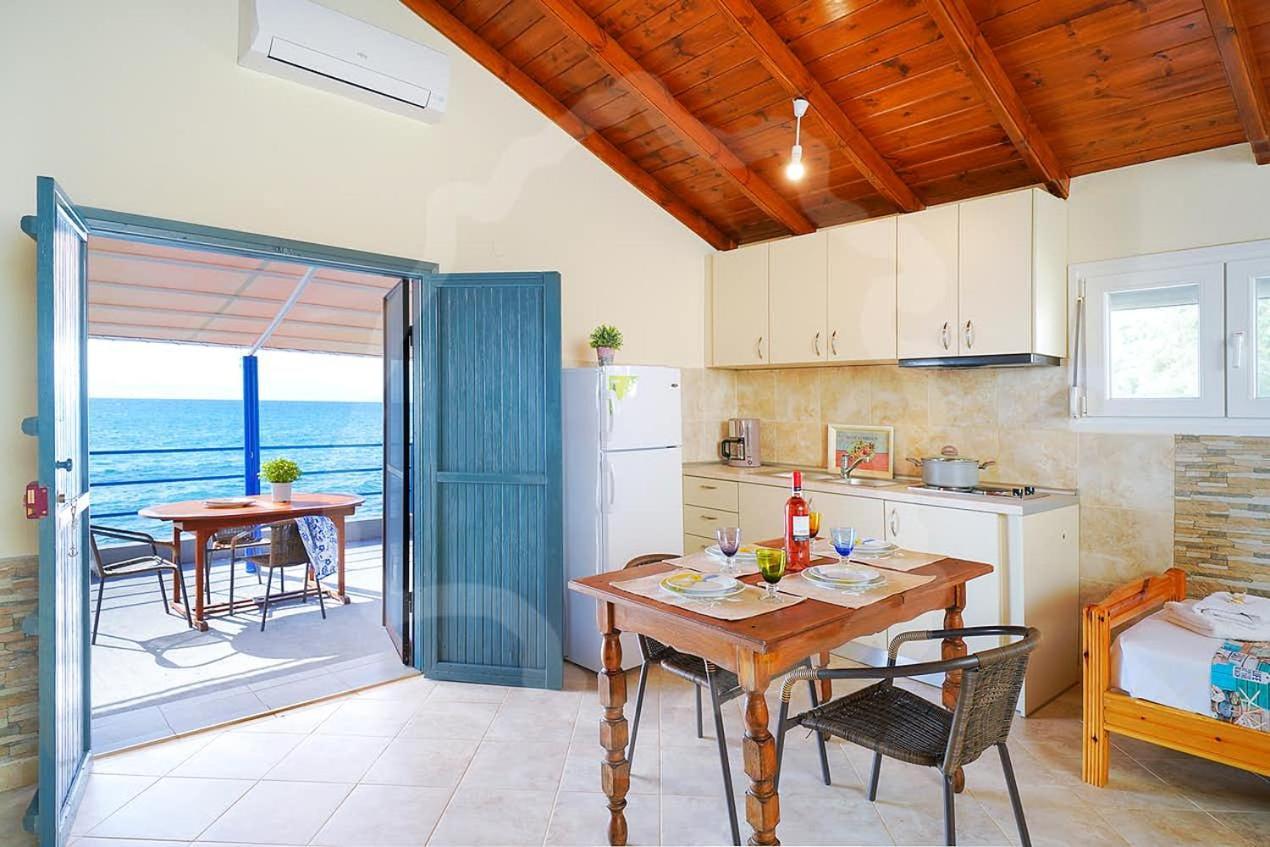 Avgoustos Beach House Скала-Каллірахіс Екстер'єр фото